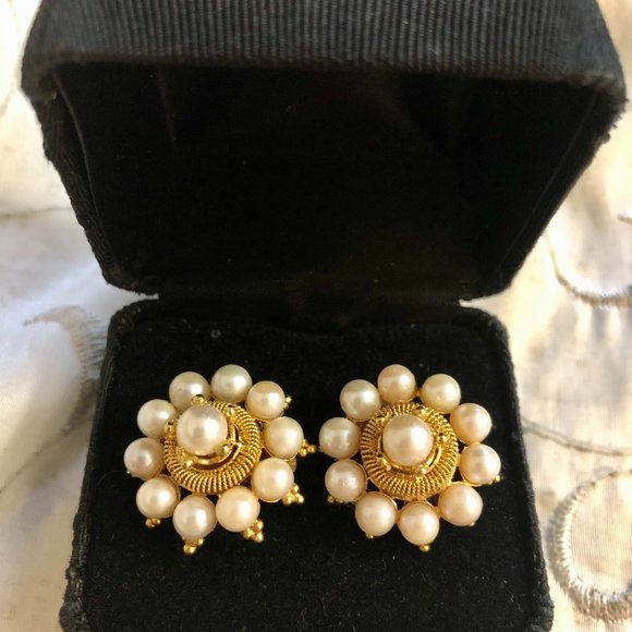 18kt Yellow Gold & Pearl Cluster Clip-on Earrings